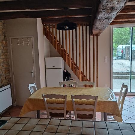 Charmante Maison En Pierres Sainte-Radégonde-des-Noyers Exterior foto